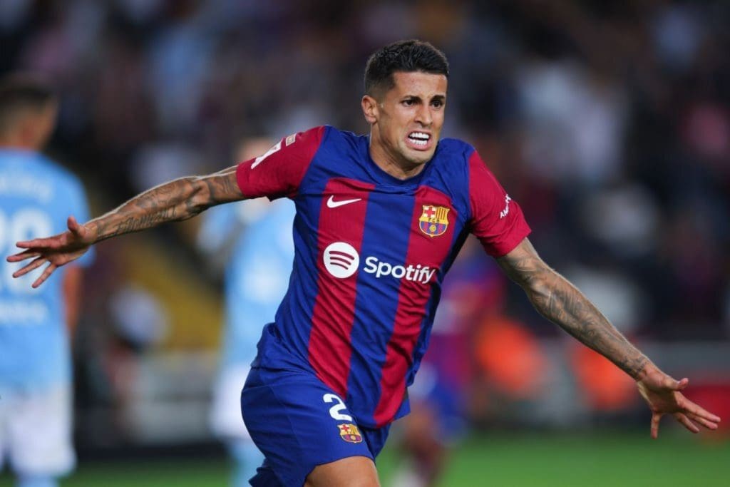 Joao Cancelo selló el triunfo de Barcelona sobre Celta.