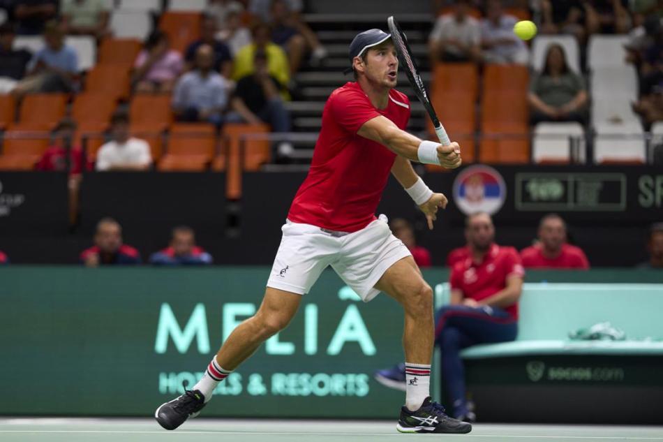 Dusan Lajovic de Serbia en su partido de individuales. Copa Davis 2023 en Valencia 