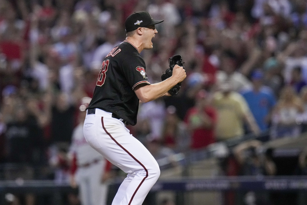 NLCS: Diamondbacks remontan en el octavo para igualar la serie ante Phillies