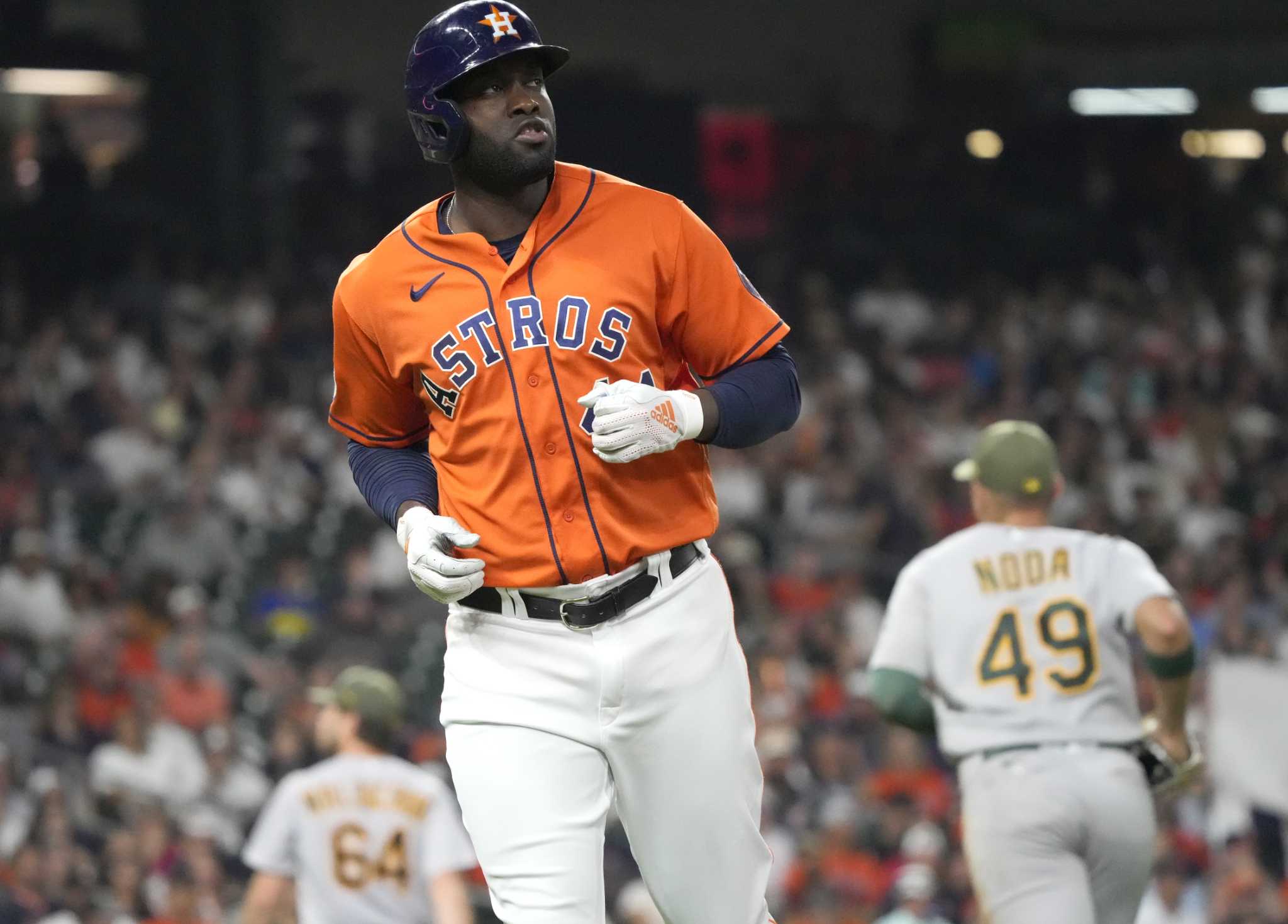 MLB: Yordan Álvarez hace historia en postemporada con par de jonrones ante Texas Rangers (+Video)