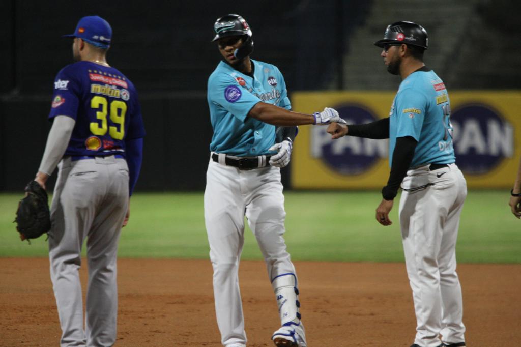 Debut estelar de Edward Olivares en la temporada 2023-24 de la LVBP