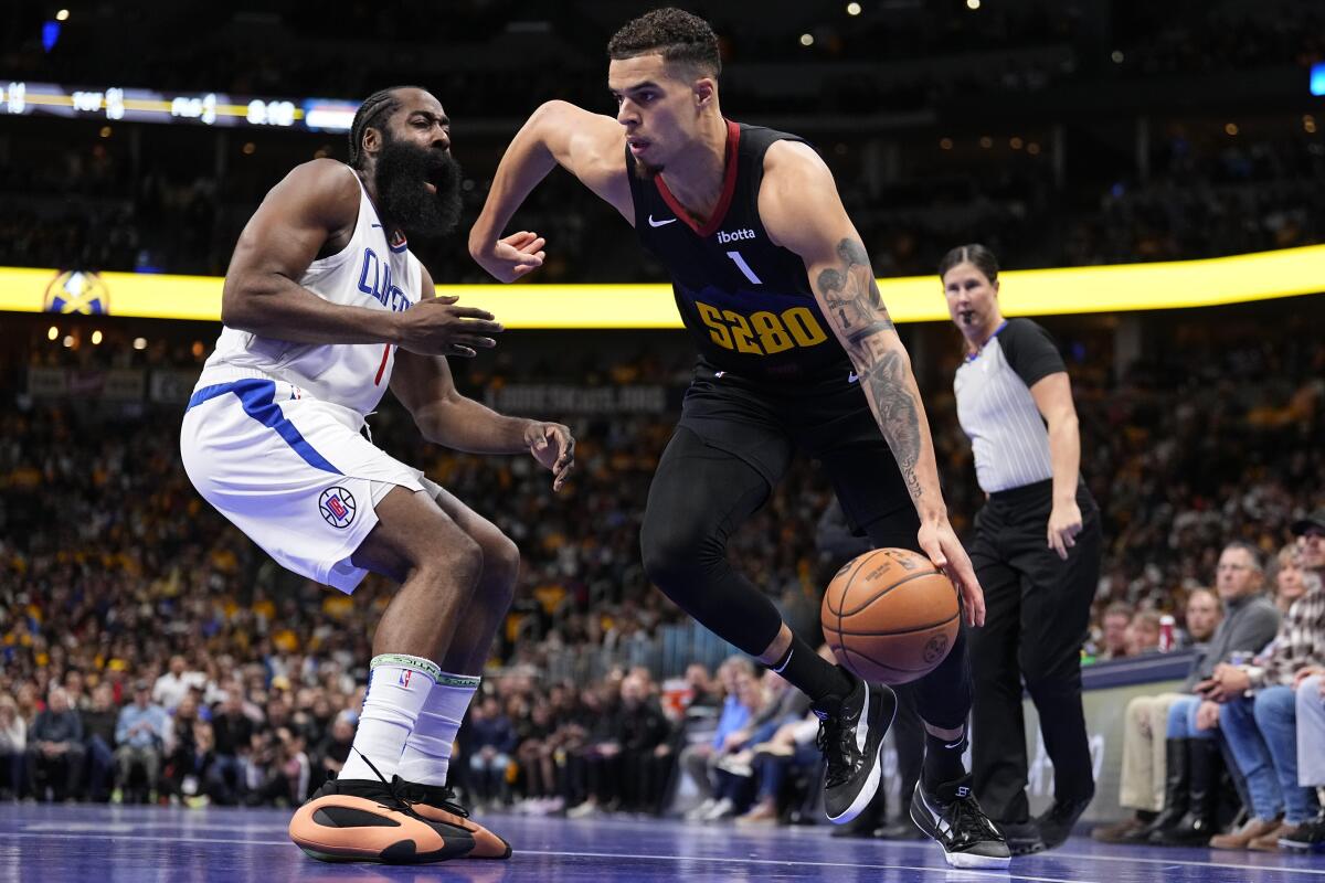 Los Nuggets extienden a 5 la racha de derrotas de los Clippers y Harden