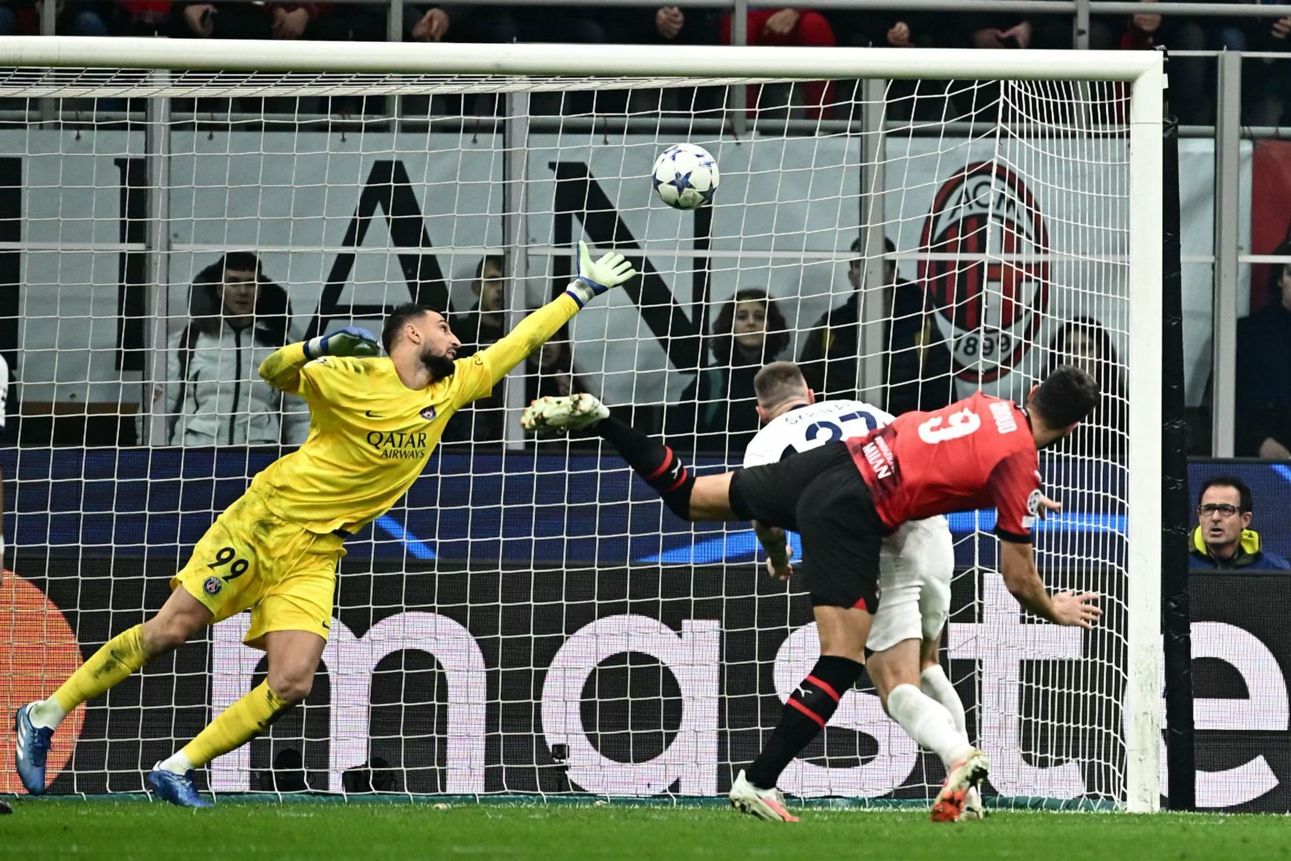 Champions League: Milan vence al PSG y sigue vivo en la competencia