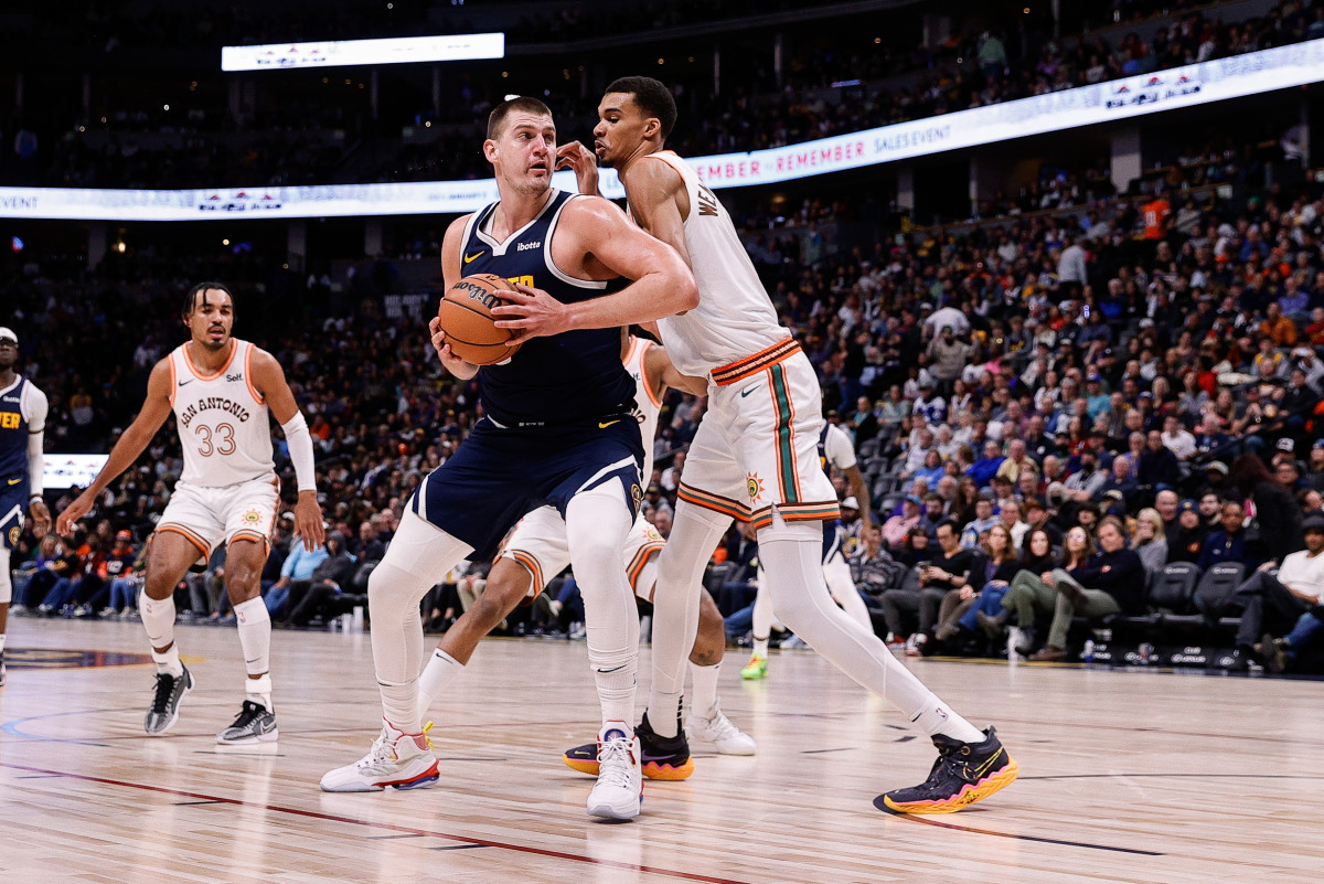 Los Nuggets extienden la mala racha de los Spurs