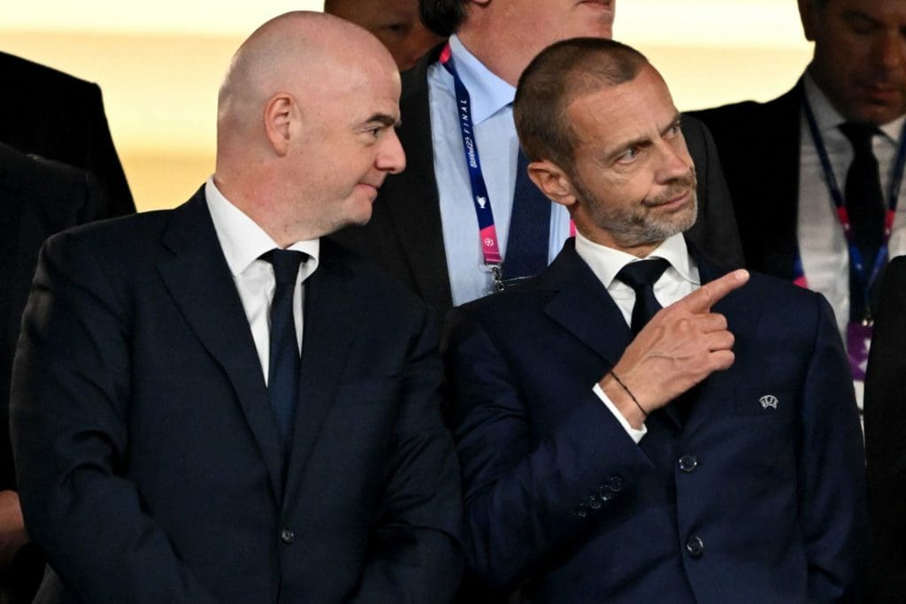 Gianni Infantino, presidente de FIFA, y Aleksander Ceferin, de UEFA. 