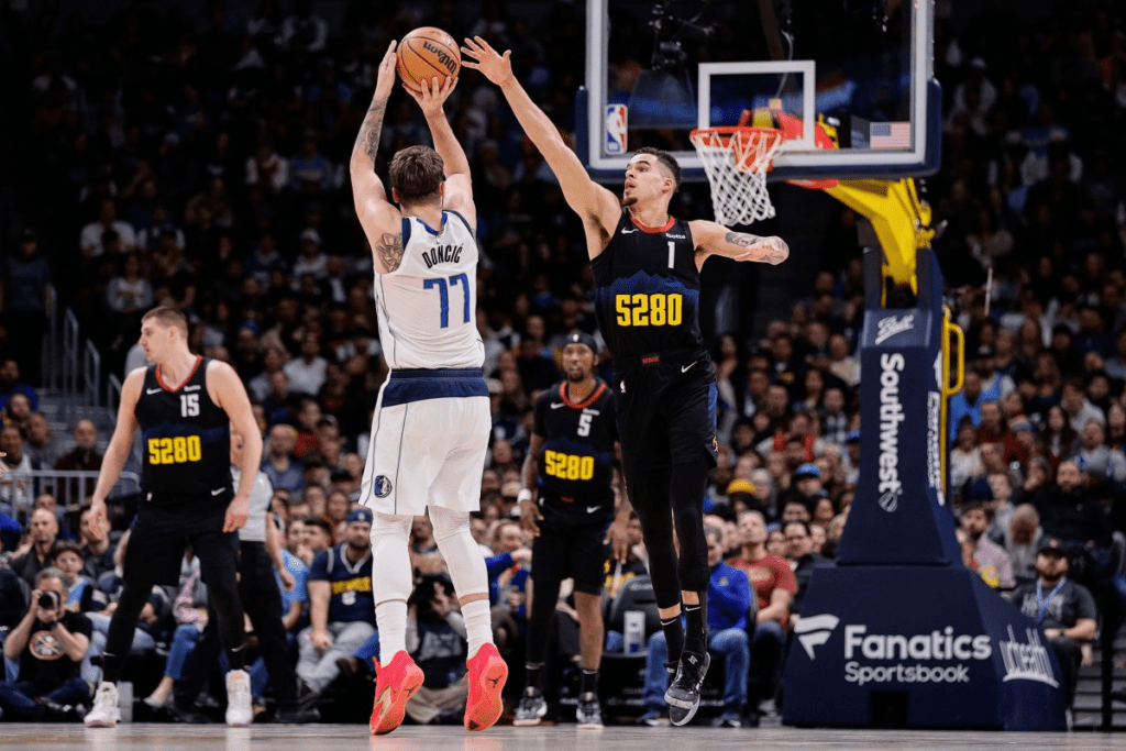 Los Nuggets se encontraron con un Luka Doncic en gran nivel desde el inicio del partido. Pero el colectivo del actual campeón pudo imponerse a la individualidad 