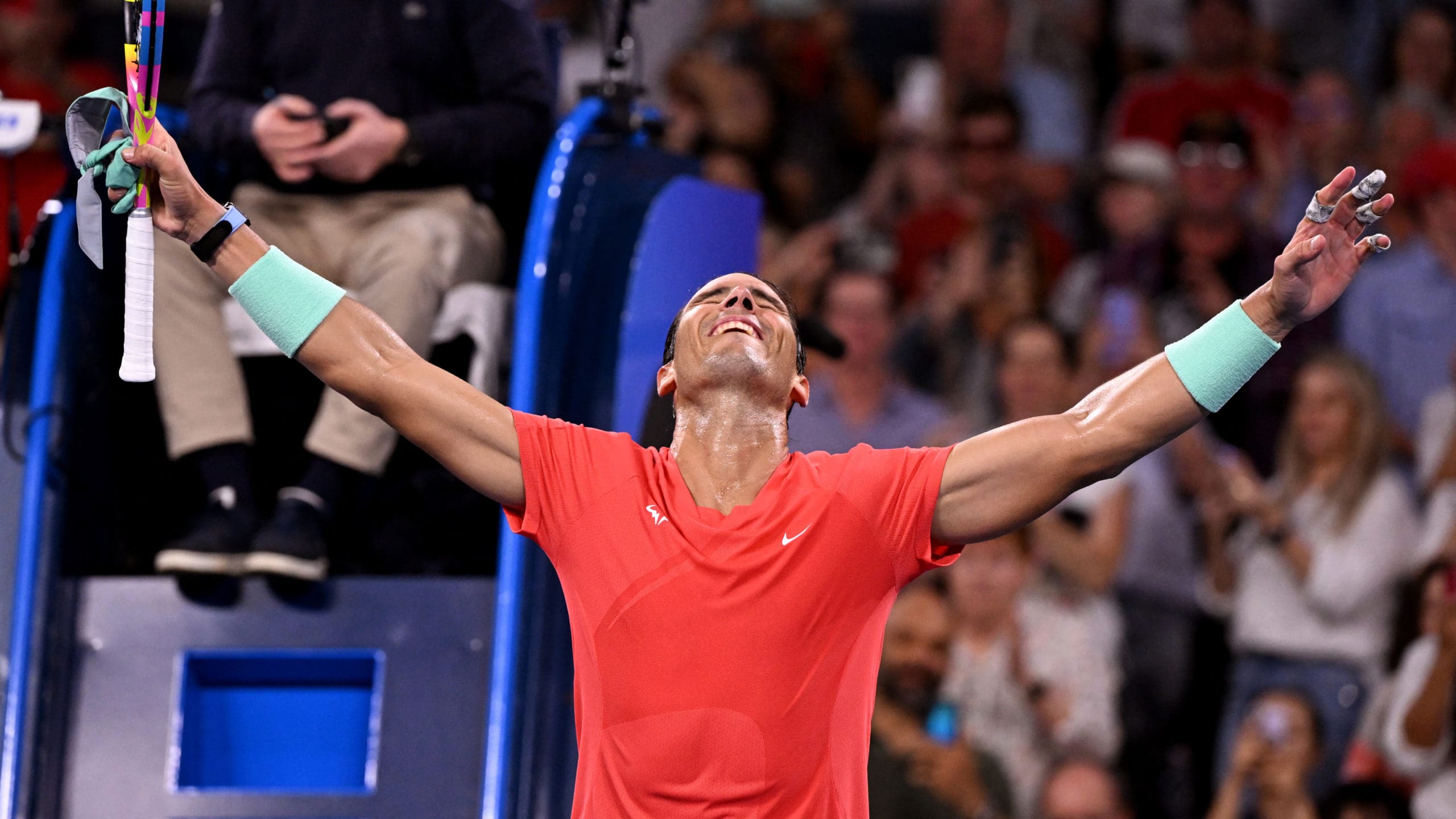 Rafael Nadal regresa al tenis con victoria y hace historia en la ATP