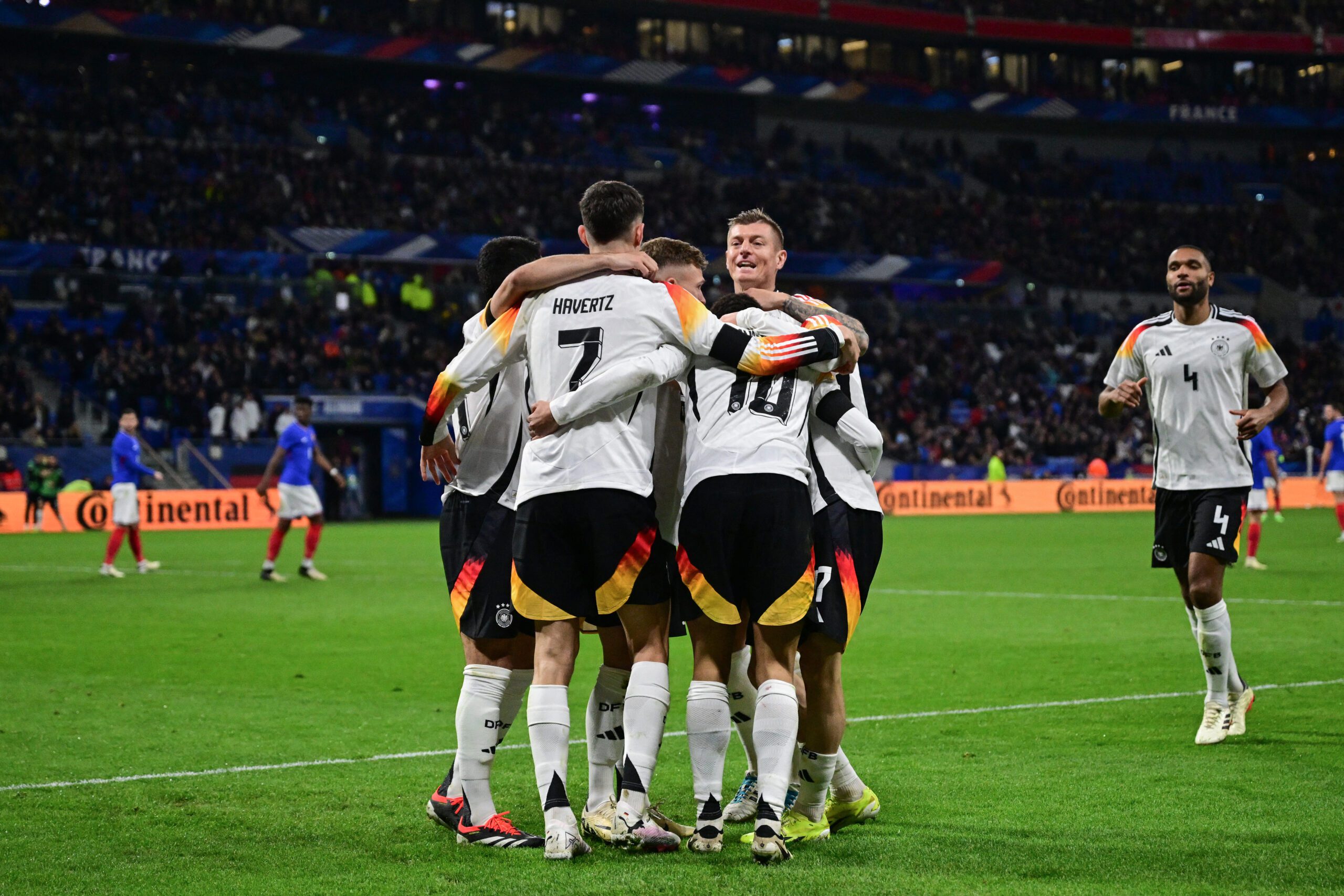 Alemania volvió al triunfo ante Francia en el regreso de Toni Kroos