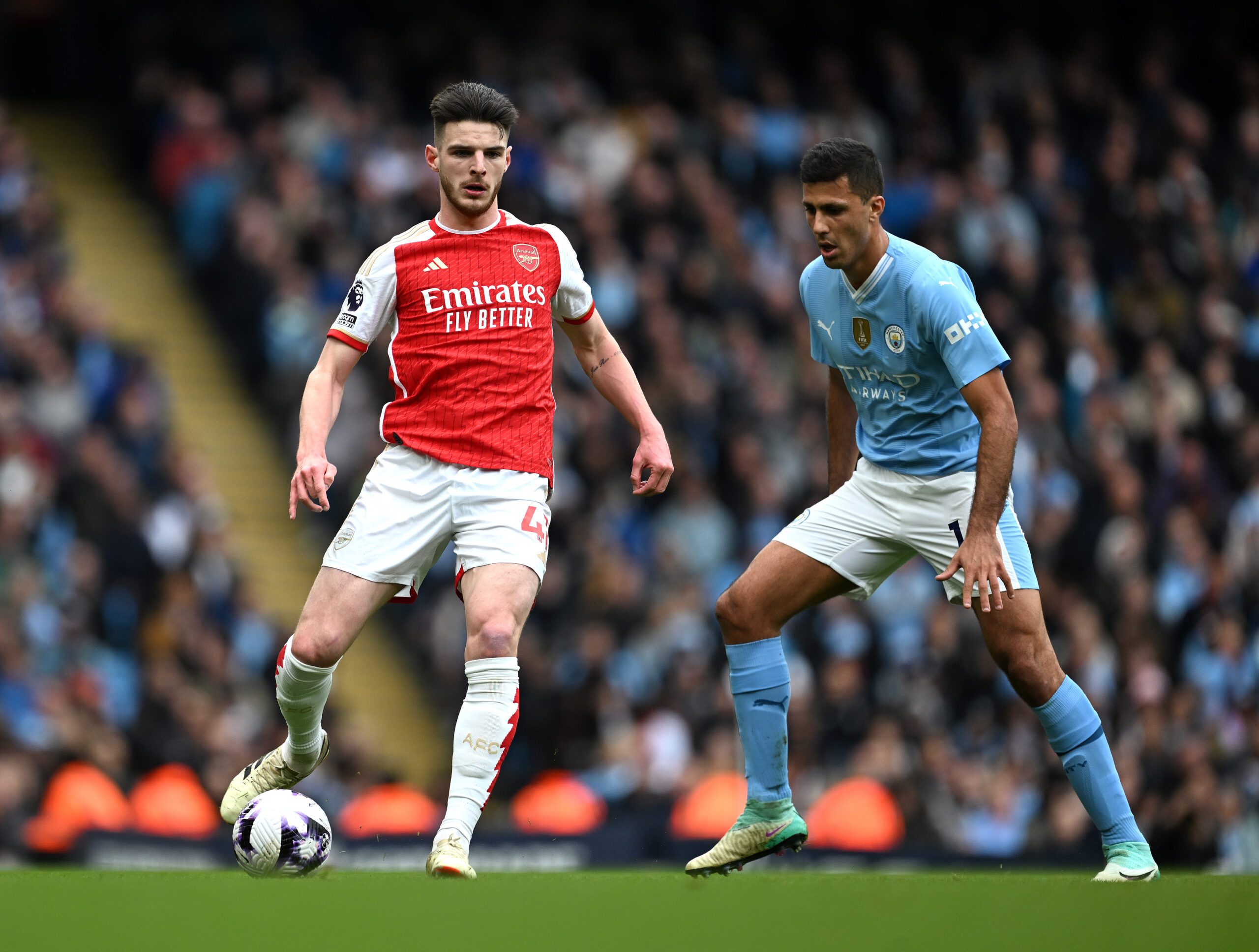 Manchester City y Arsenal empatan: Liverpool lidera en solitario la Premier League