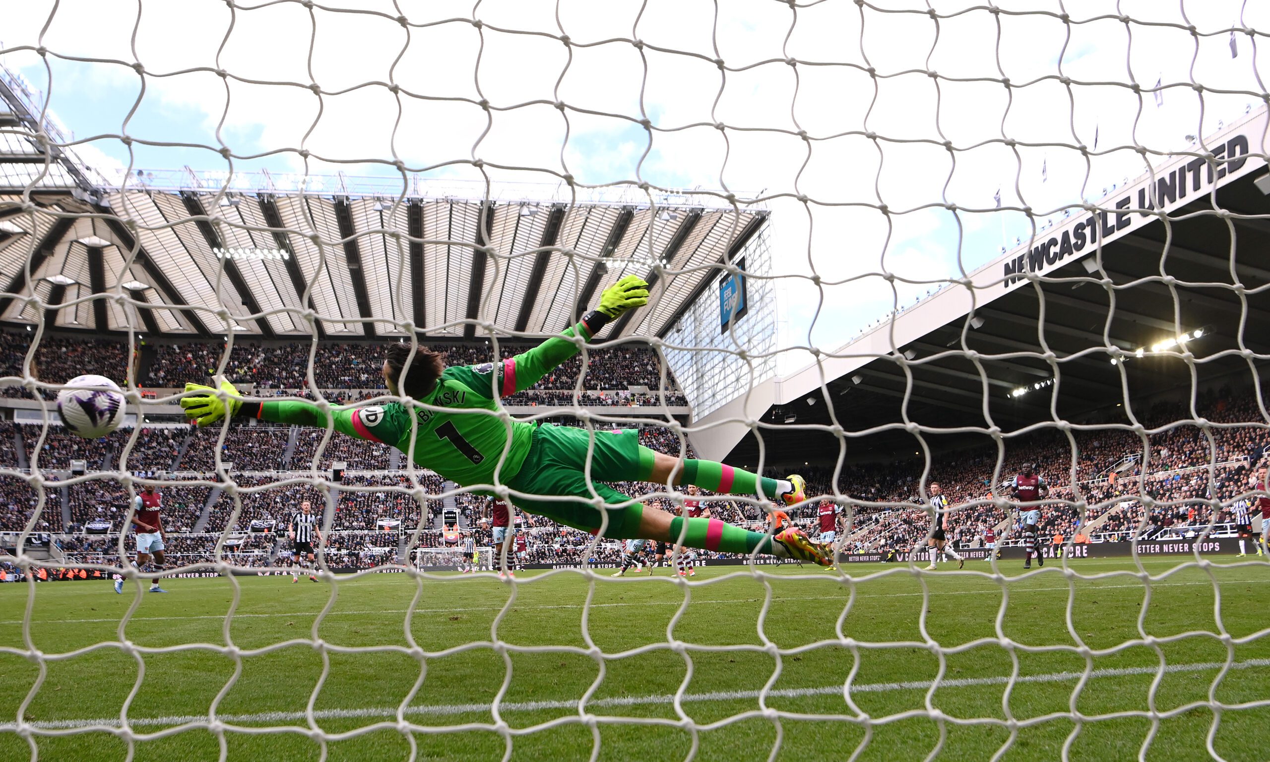 Lluvia de goles en la jornada 30 de la Premier League