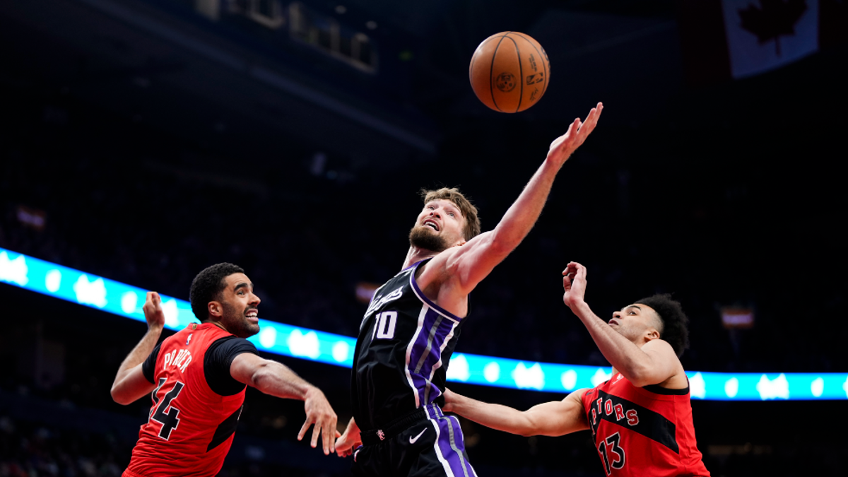 Domantas Sabonis alarga su racha de doble-dobles en la victoria de los Kings sobre Raptors