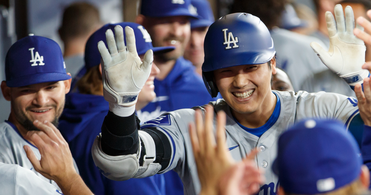 Los Dodgers se dan un festín ofensivo ante los Blue Jays en Toronto