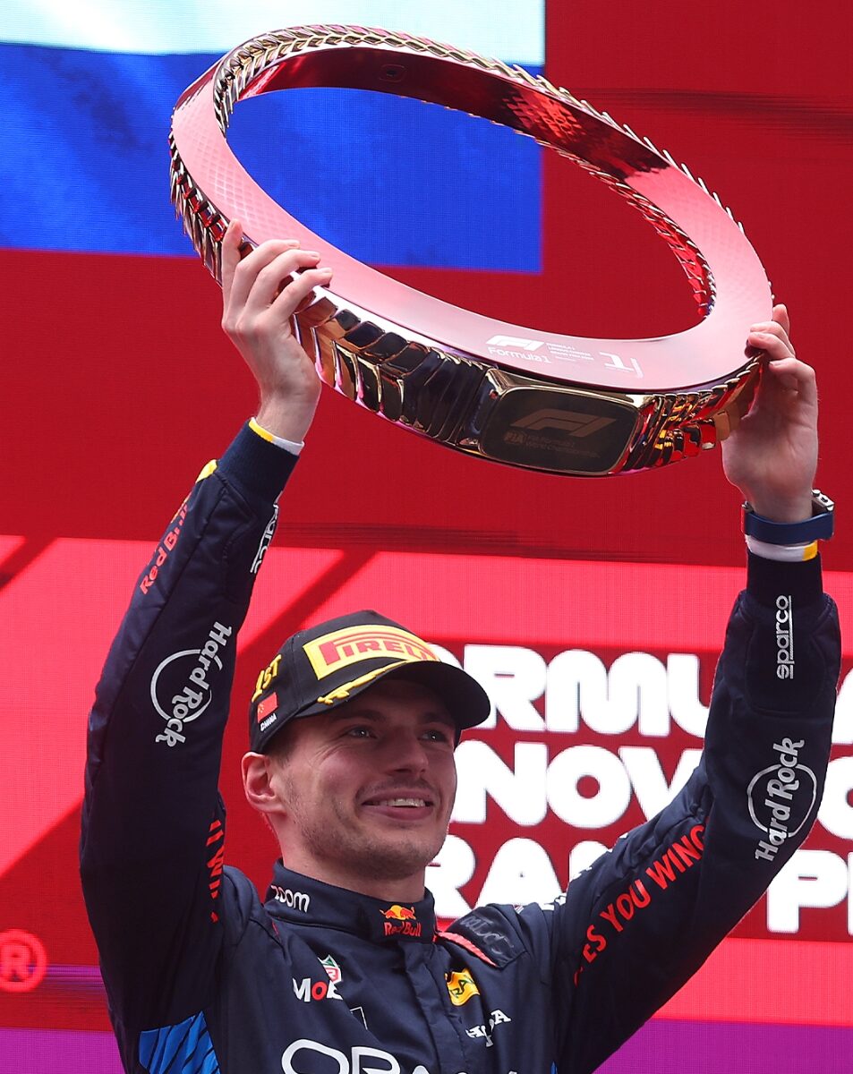 Verstappen vence en China con mucha comodidad