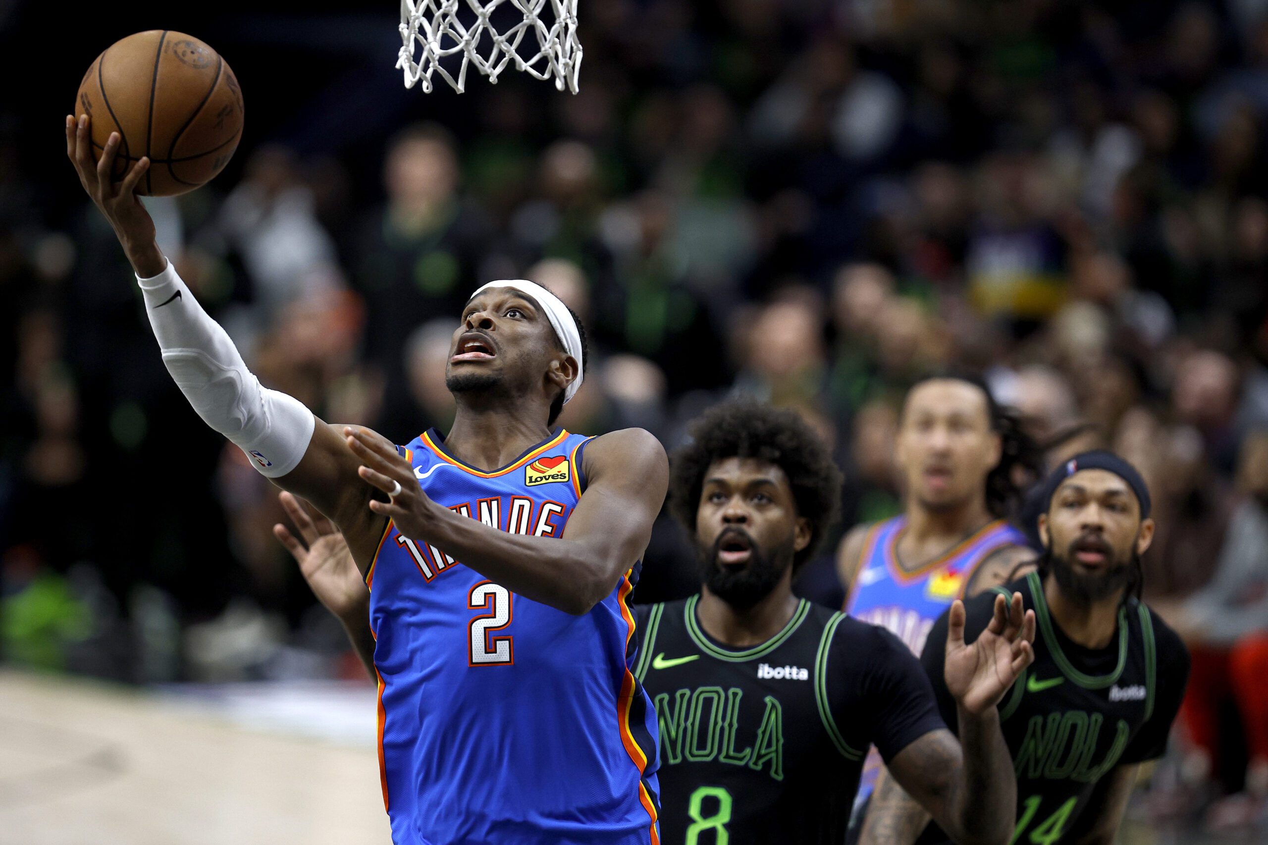 Gilgeous-Alexander y Jalen Williams lideran al Thunder en la clasificación a semifinales