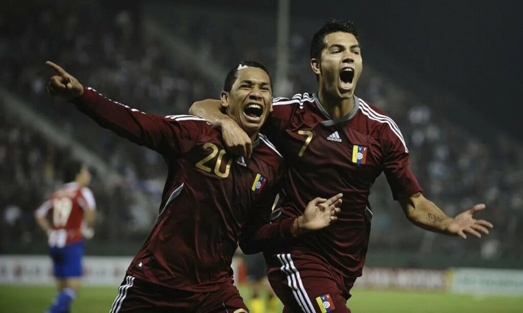 Grenddy Perozo y Miku Fedor en la Copa América Argentina 2011. 