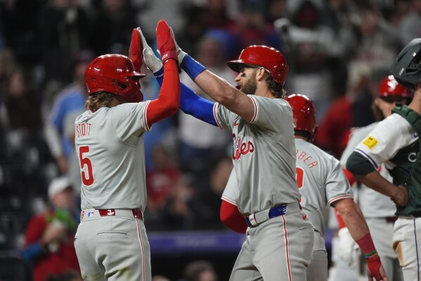 Los Phillies terminaron ganando 8-4 con 6 de esas carreras anotadas en el último inning y luego de un final de partido tremendo de Bryce Harper