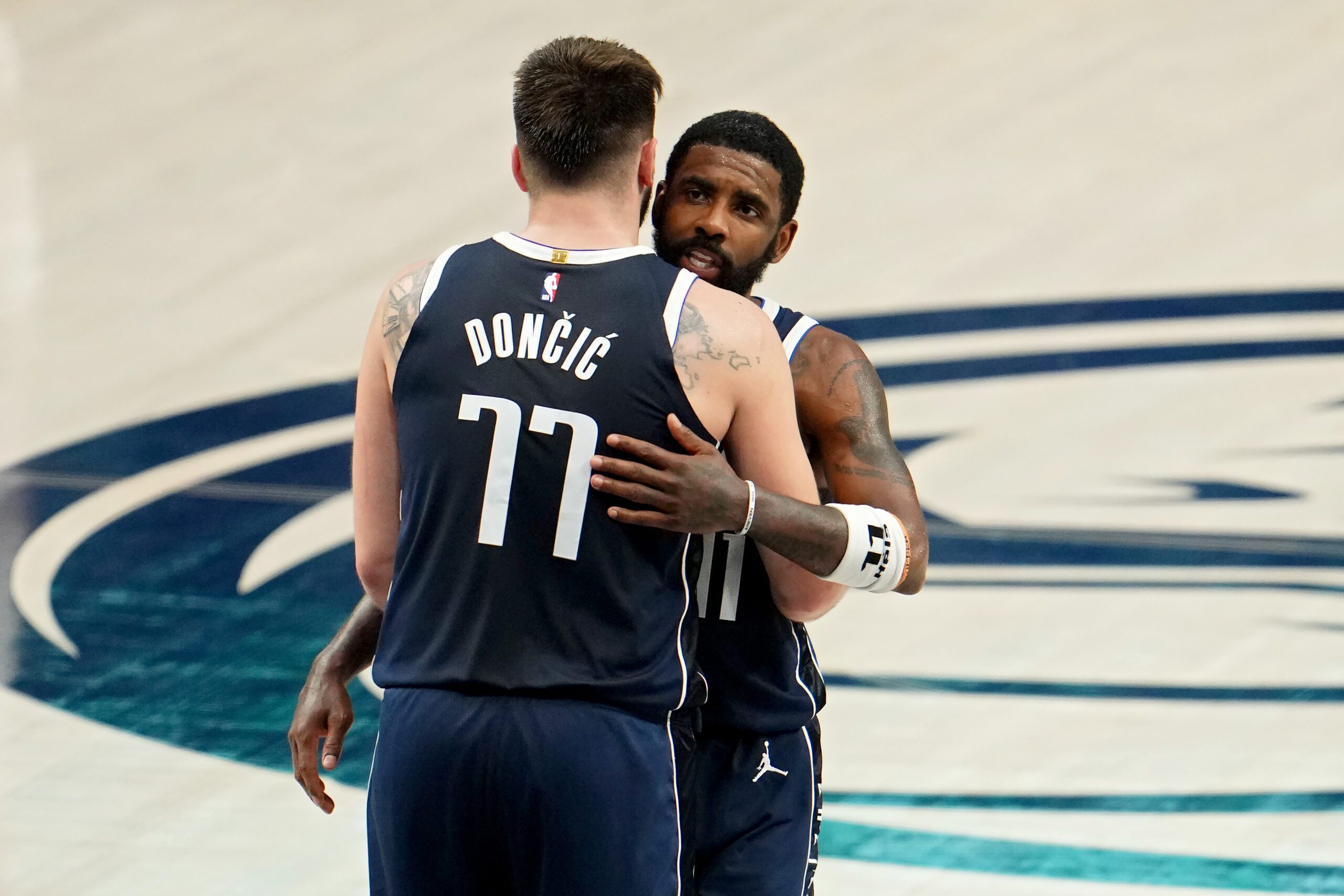 Doncic, Irving y los Mavs, a ley de uno para avanzar a las Finales