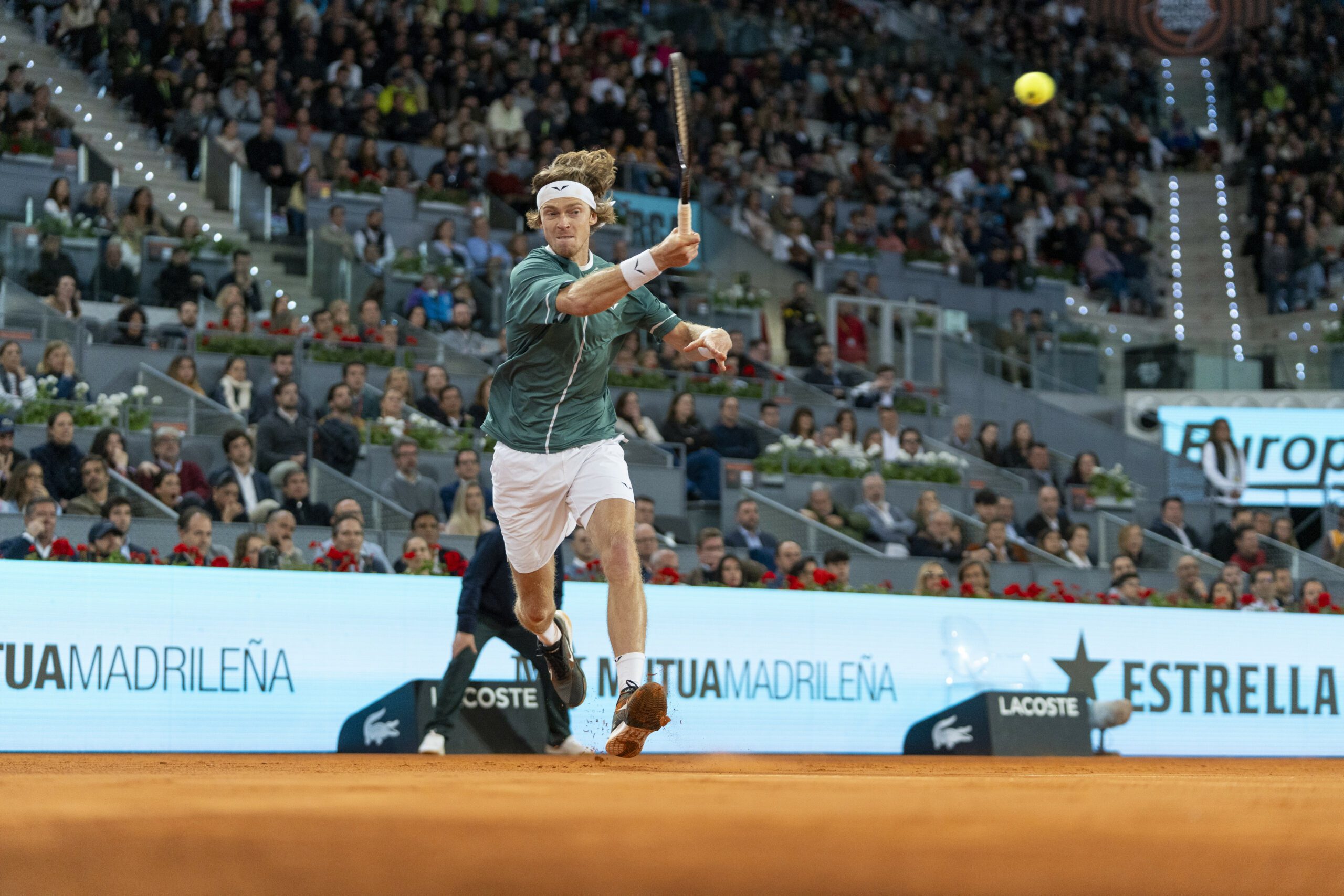 Andrey Rublev sorprende a Alcaraz y elimina al campeón vigente del Mutua Madrid Open 