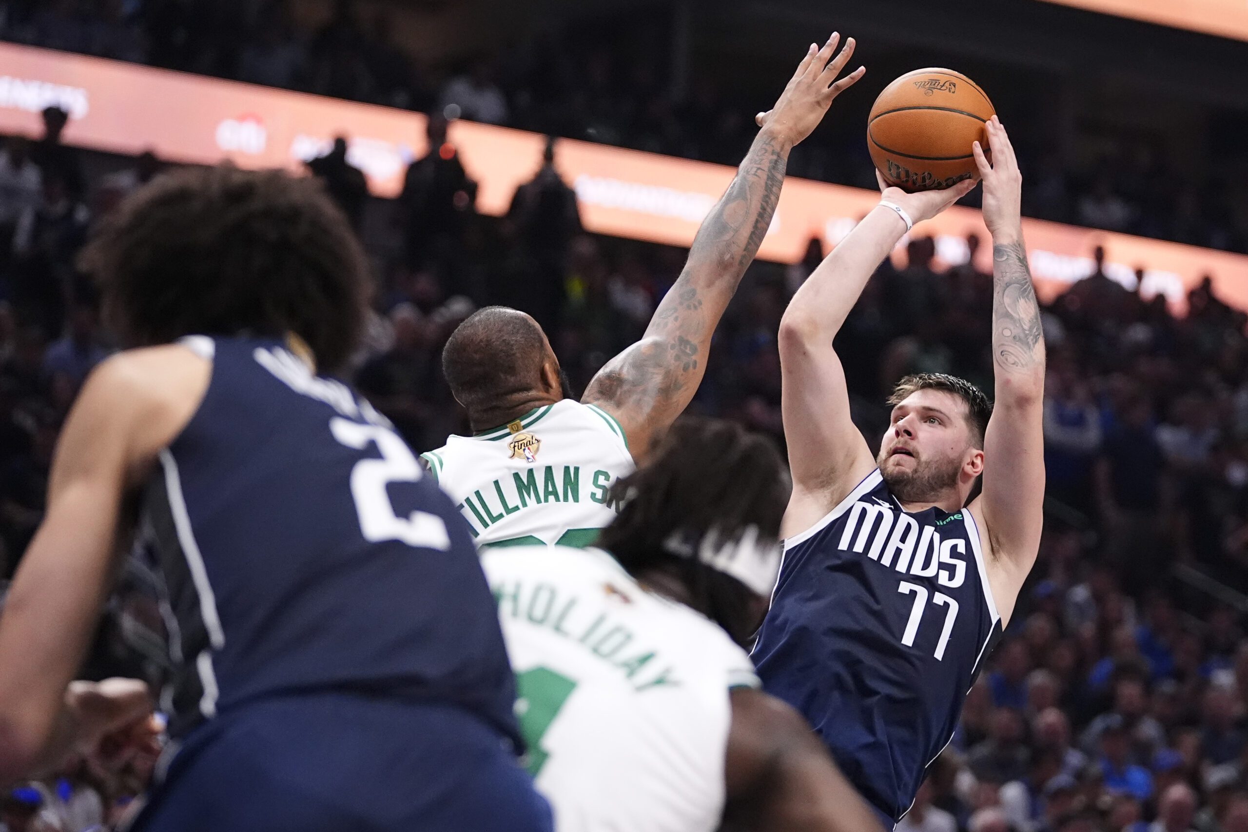 NBA: Los Dallas Mavericks humillan a los Celtics y sueñan con la remontada