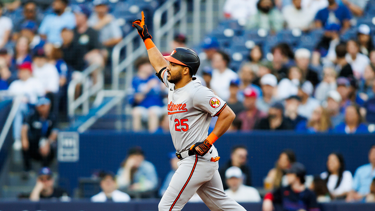 Los Orioles inician serie en Toronto con victoria