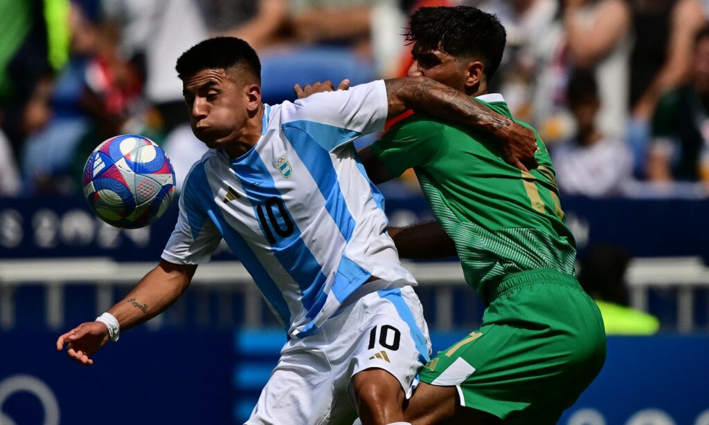 Thiago Almada abrió el marcador para Argentina.