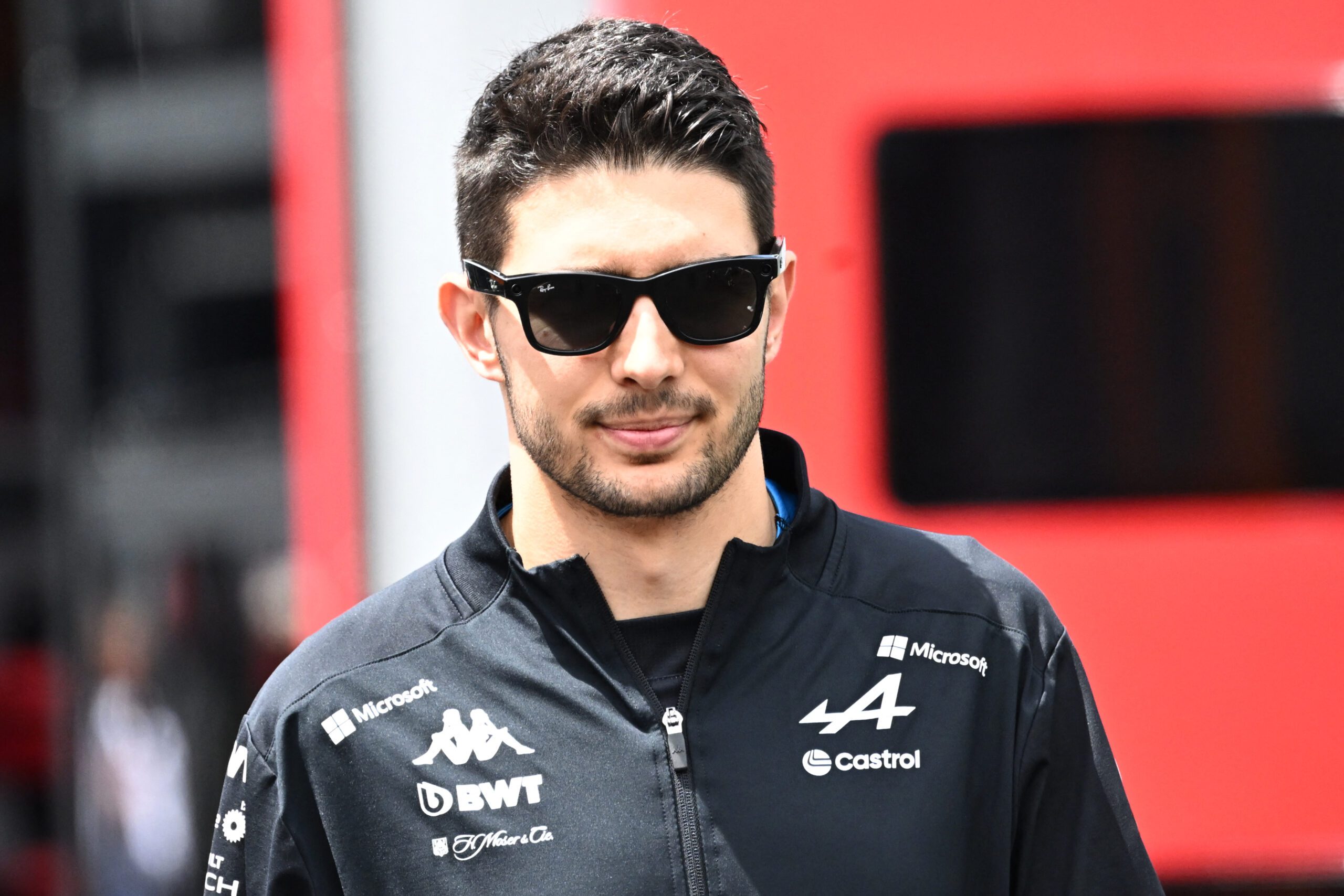 Esteban Ocon firma con Haas para 2025