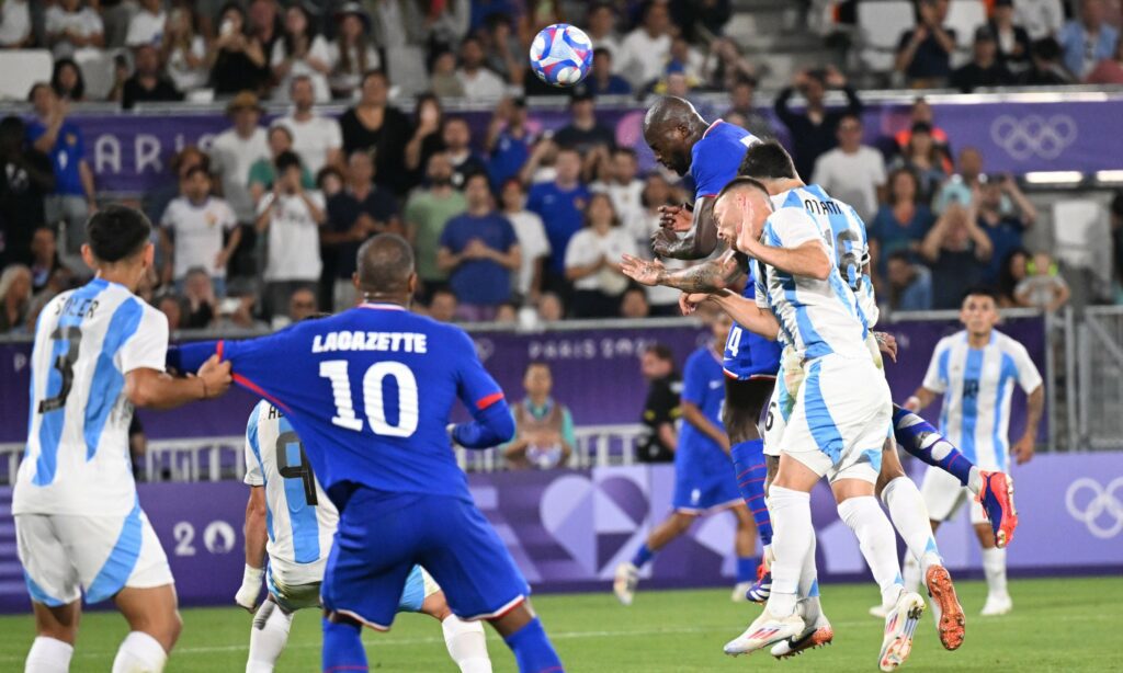 Francia eliminó a Argentina con gol de Mateta.