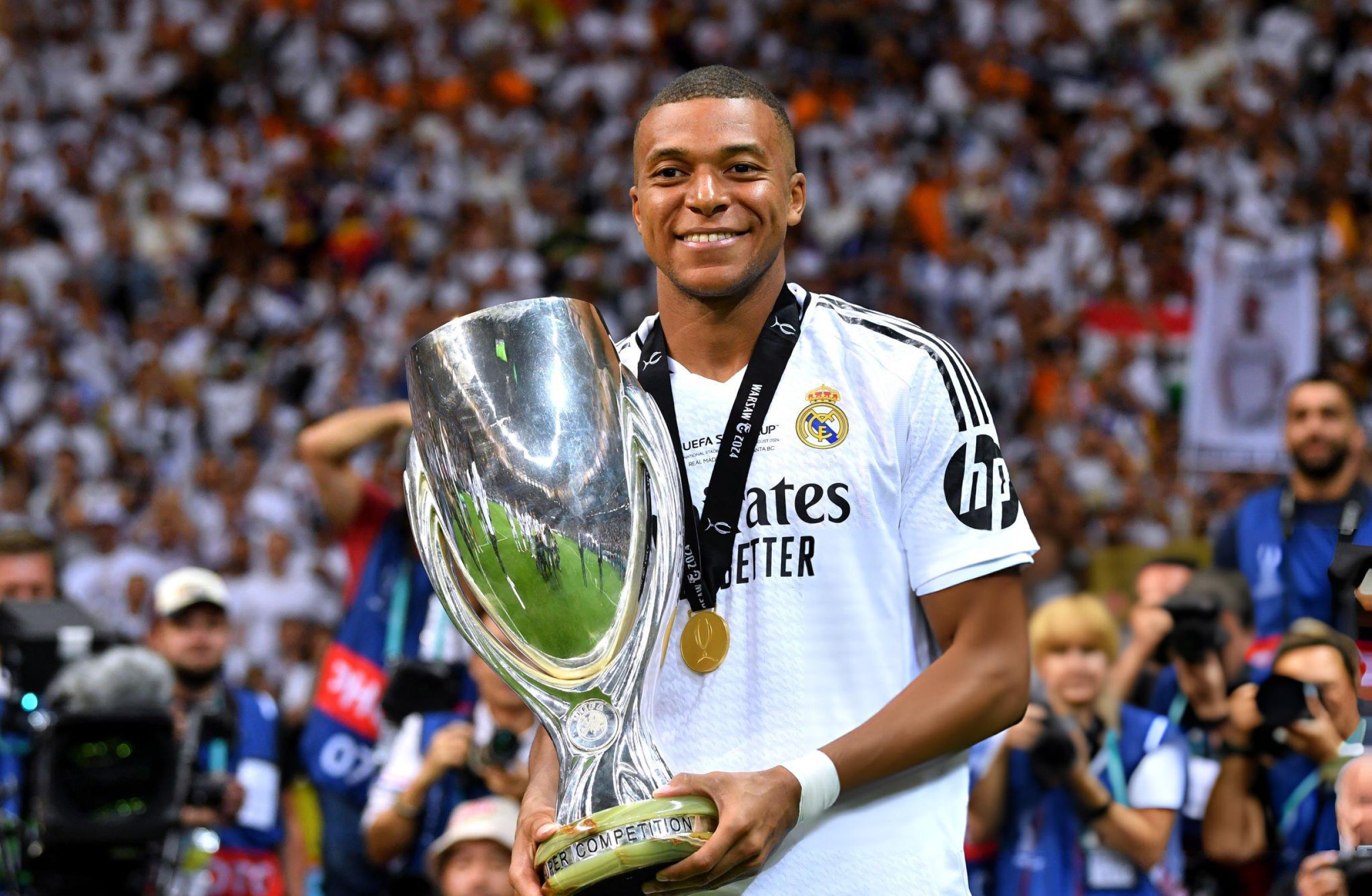 Mbappé levanta la Supercopa de Europa anotando su primer gol con Real Madrid