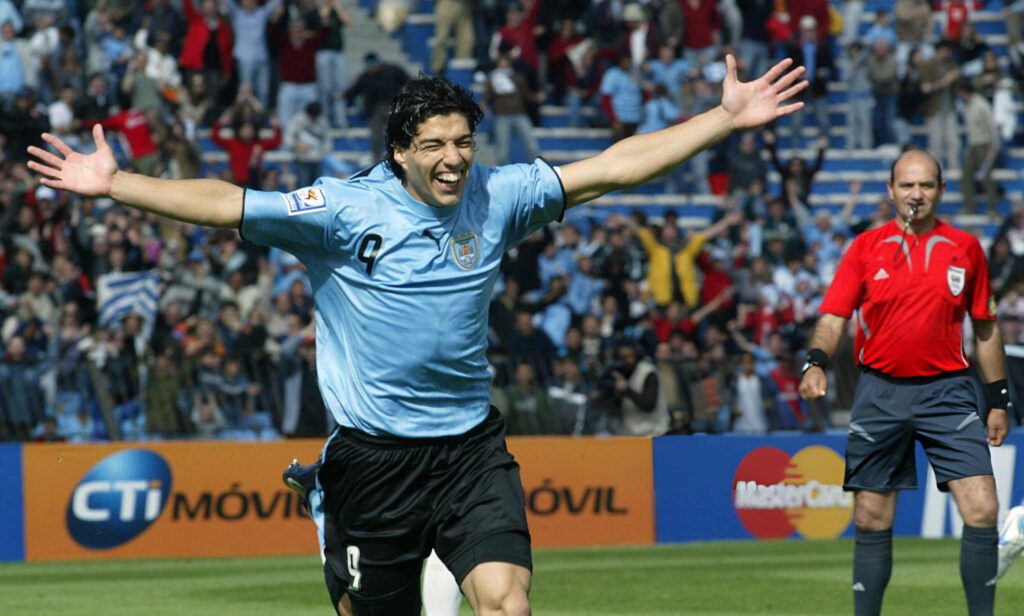 Luis Suárez debutó en 2007 con la Celeste.